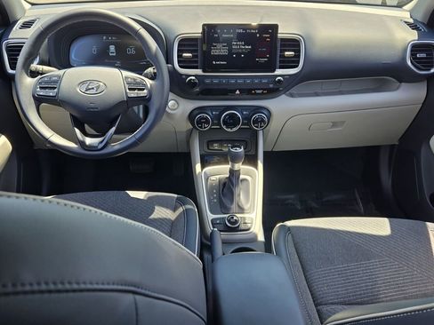Certified 2024 Hyundai Venue Limited FWD image 12