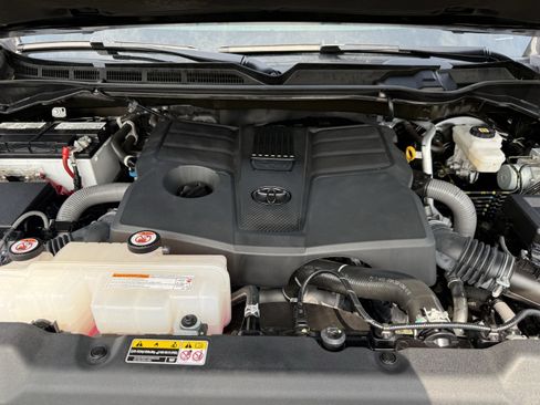 Used 2025 Toyota Tundra SR5 w/ SR5 Convenience Package AWD/4WD image 33