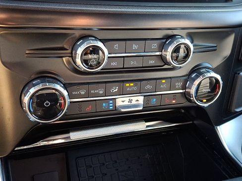 Certified 2023 Ford F150 Platinum w/ Equipment Group 701A High image 16