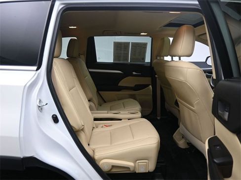 Used 2017 Toyota Highlander XLE image 35