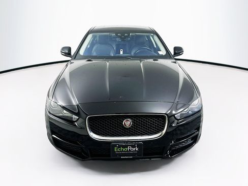 Used 2019 Jaguar XE Prestige RWD image 2