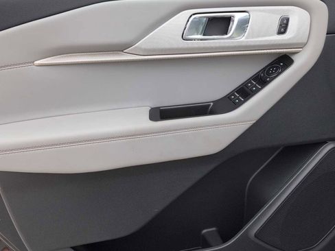 New 2025 Ford Explorer Active w/ Active Comfort Package image 25
