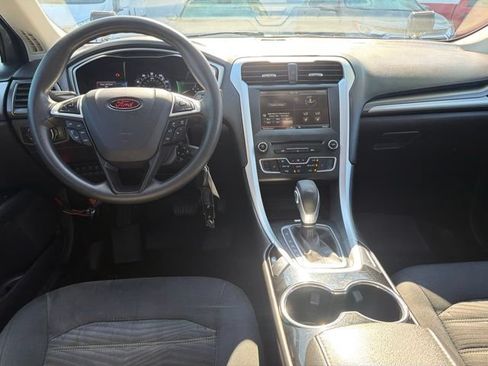 Used 2016 Ford Fusion SE FWD image 21