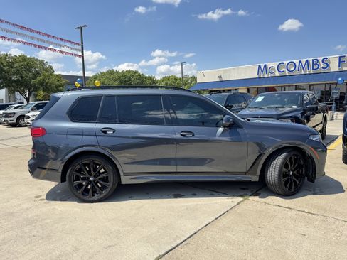 Used 2022 BMW X7 M50i w/ Dynamic Handling Package image 4
