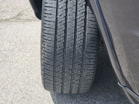 Used 2018 Jeep Grand Cherokee Altitude RWD image 11