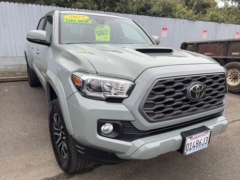 Used 2022 Toyota Tacoma TRD Sport image 7