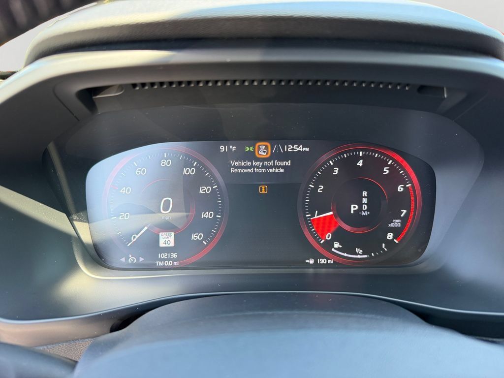 Used 2021 Volvo XC40 T5 Momentum AWD/4WD image 26