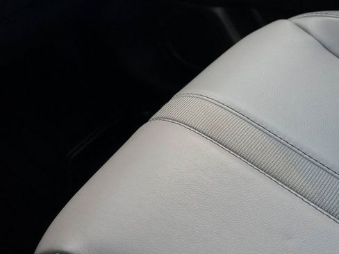 Used 2025 Honda Pilot EX-L image 32