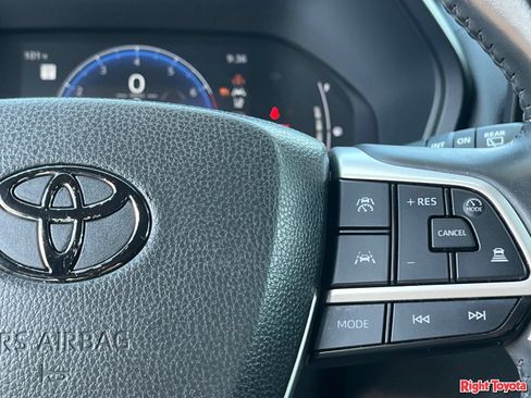 Certified 2024 Toyota Grand Highlander FWD image 24