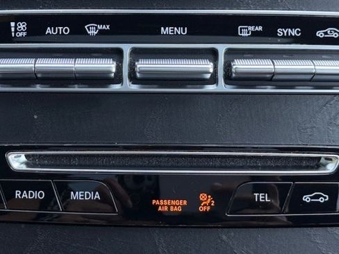 Used 2019 Mercedes-Benz GLC 300 4MATIC image 23