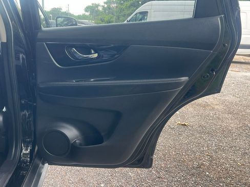 Used 2018 Nissan Rogue SL FWD image 17