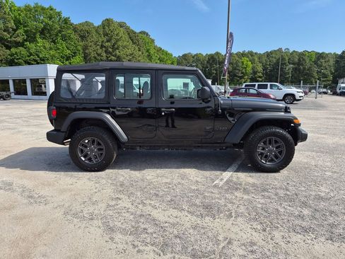 Used 2022 Jeep Wrangler Unlimited Sport AWD/4WD image 2