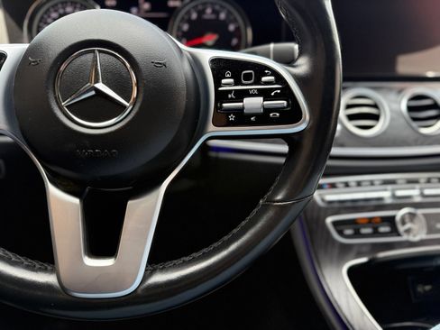 Used 2019 Mercedes-Benz E 300 4MATIC image 27
