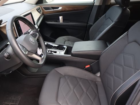 Used 2024 Volkswagen Atlas SE image 48