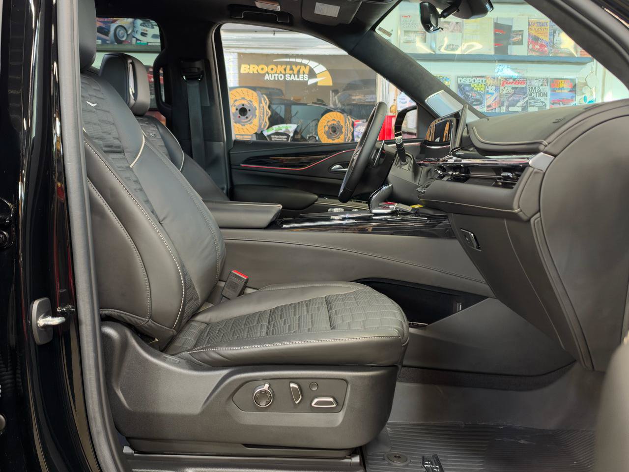 Used 2023 Cadillac Escalade V AWD/4WD image 21