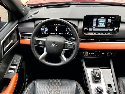 Used 2023 Mitsubishi Outlander SEL image 5