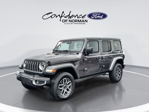 Used 2025 Jeep Wrangler Unlimited Sahara AWD/4WD image 4