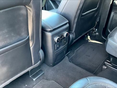 Used 2024 Ford Explorer XLT w/ Equipment Group 202A RWD image 22