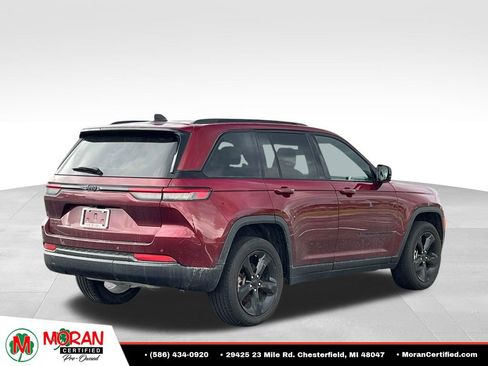 Used 2024 Jeep Grand Cherokee Altitude AWD/4WD image 5