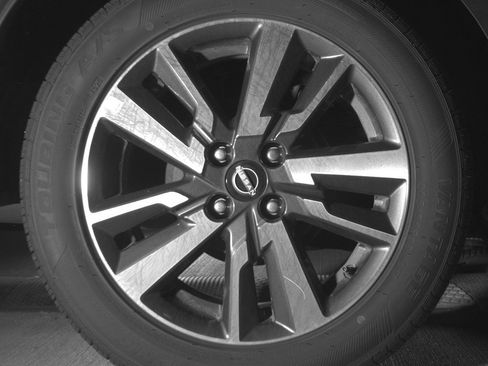 Used 2025 Nissan Versa SV image 15