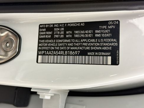 Certified 2024 Porsche Macan AWD/4WD image 27
