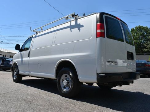 Used 2015 Chevrolet Express 2500 image 32