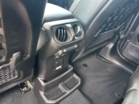 Used 2023 Jeep Wrangler Unlimited Rubicon w/ LED Lighting Group AWD/4WD image 32
