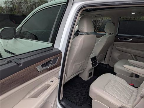 Used 2025 Volkswagen Atlas SEL Premium R-Line image 28