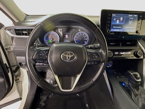 Used 2021 Toyota Venza LE AWD/4WD image 13