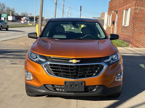 Used 2018 Chevrolet Equinox LS FWD image 2