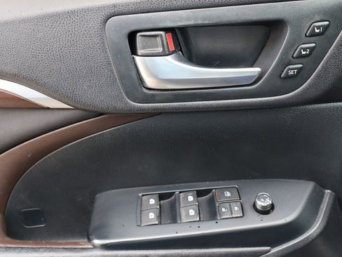 Used 2016 Toyota Highlander Limited FWD image 34