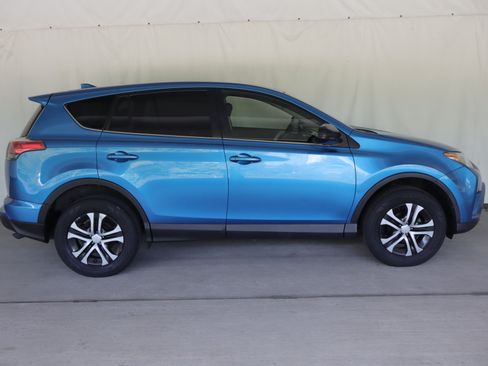 Used 2018 Toyota RAV4 LE w/ All Weather Liner Package AWD/4WD image 4
