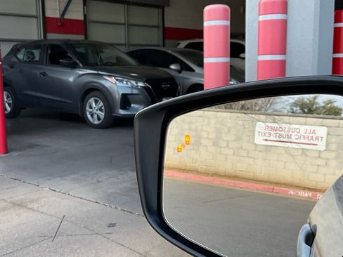 Used 2025 Nissan Versa SV image 19