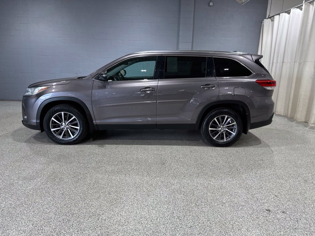 Used 2019 Toyota Highlander XLE AWD/4WD image 6