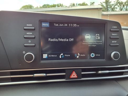 Used 2025 Hyundai Elantra SE image 30