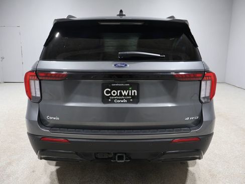 Used 2025 Ford Explorer ST-Line w/ ST-Line Street Pack image 3