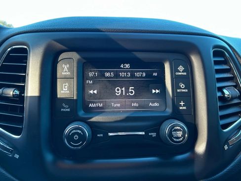 Used 2018 Jeep Compass Latitude image 20