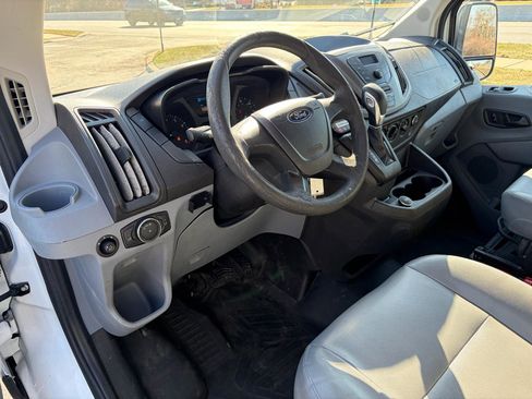 Used 2018 Ford Transit 150 XL image 29