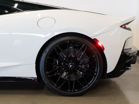 Used 2022 McLaren GT image 18