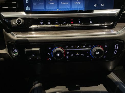 Used 2024 Chevrolet Silverado 2500 LTZ w/ LTZ Convenience Package image 28