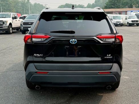 Used 2021 Toyota RAV4 LE AWD/4WD image 7