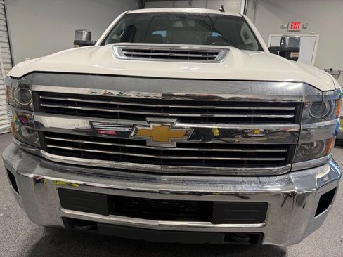 Used 2018 Chevrolet Silverado 2500 LT image 2