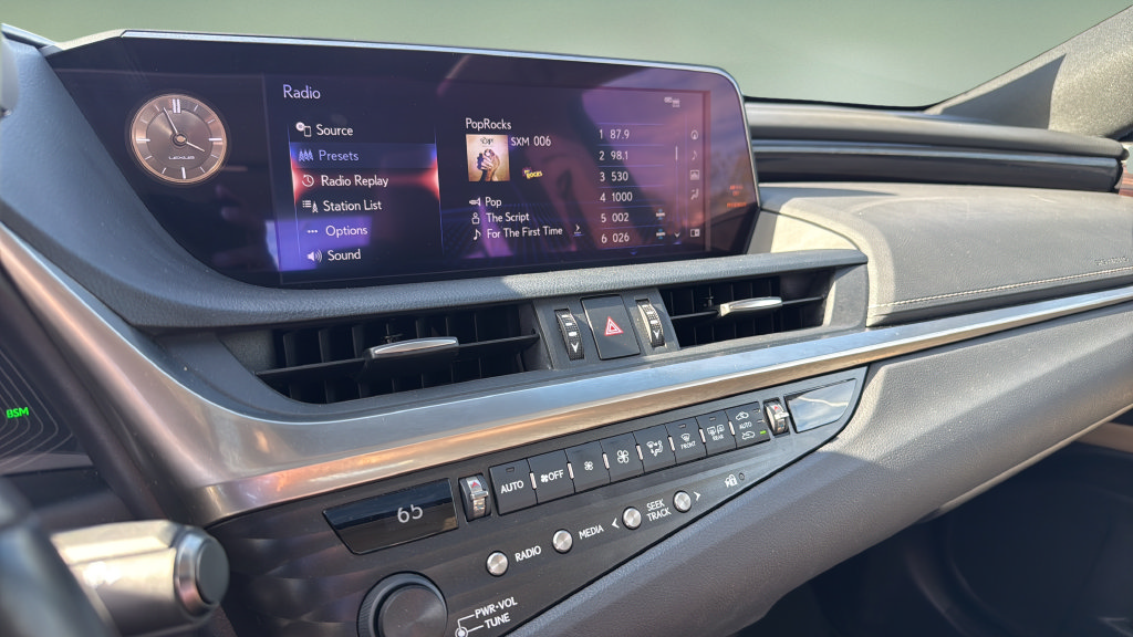 Used 2020 Lexus ES 300h w/ Premium Package FWD image 27
