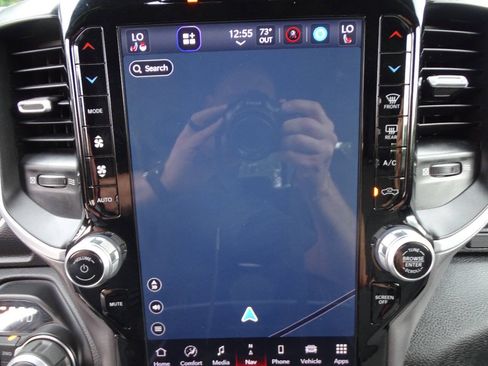 Used 2023 RAM 1500 4x4 Crew Cab Big Horn image 3