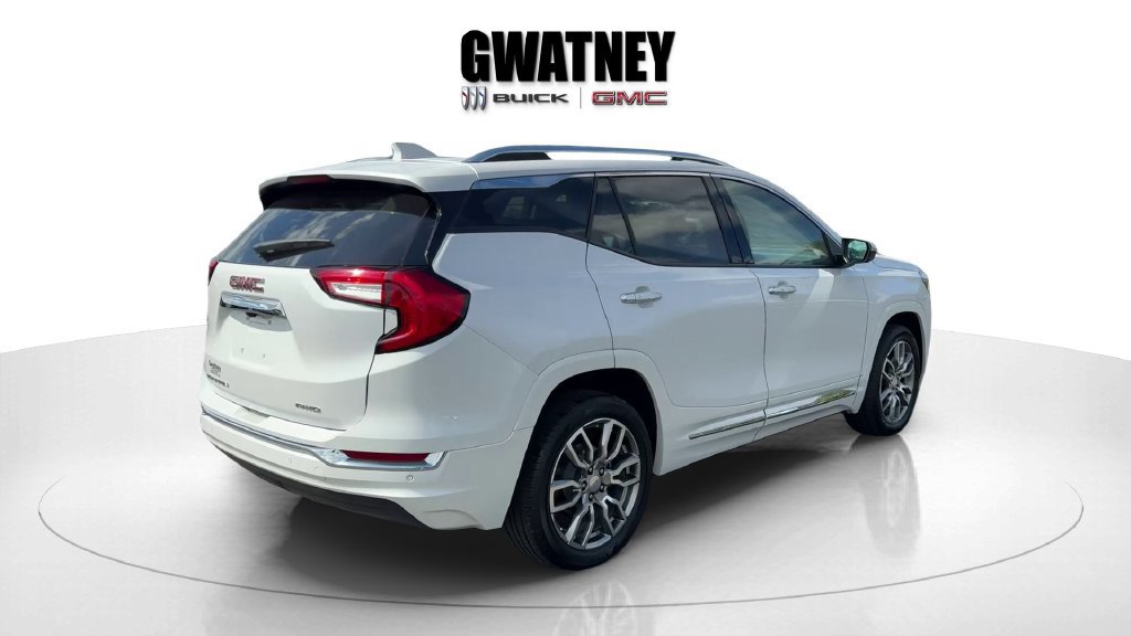 Used 2023 GMC Terrain Denali w/ Denali Premium Package AWD/4WD image 5