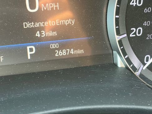 Used 2024 Toyota Highlander XSE FWD image 12