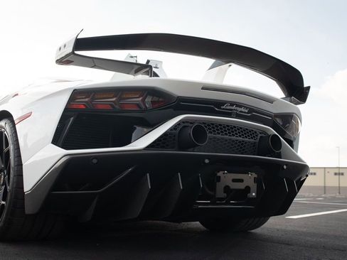 Used 2021 Lamborghini Aventador SVJ image 28
