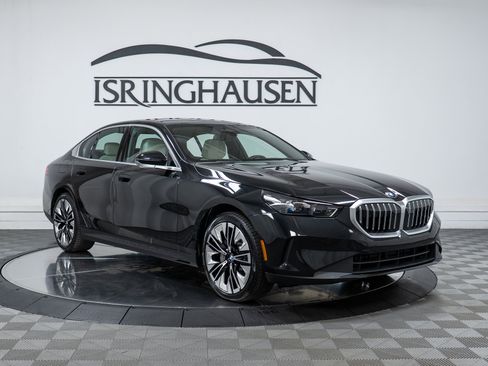New 2026 BMW 530i xDrive w/ Premium Package image 3