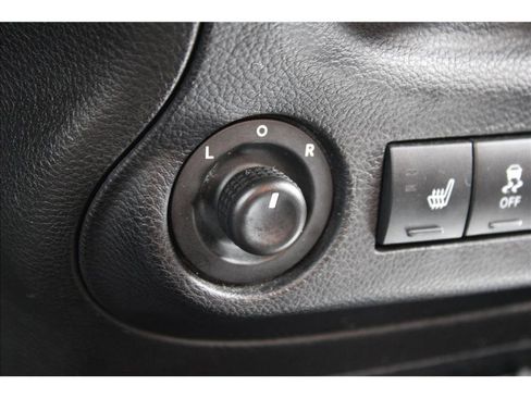 Used 2014 Jeep Wrangler Unlimited Rubicon w/ Connectivity Group image 27