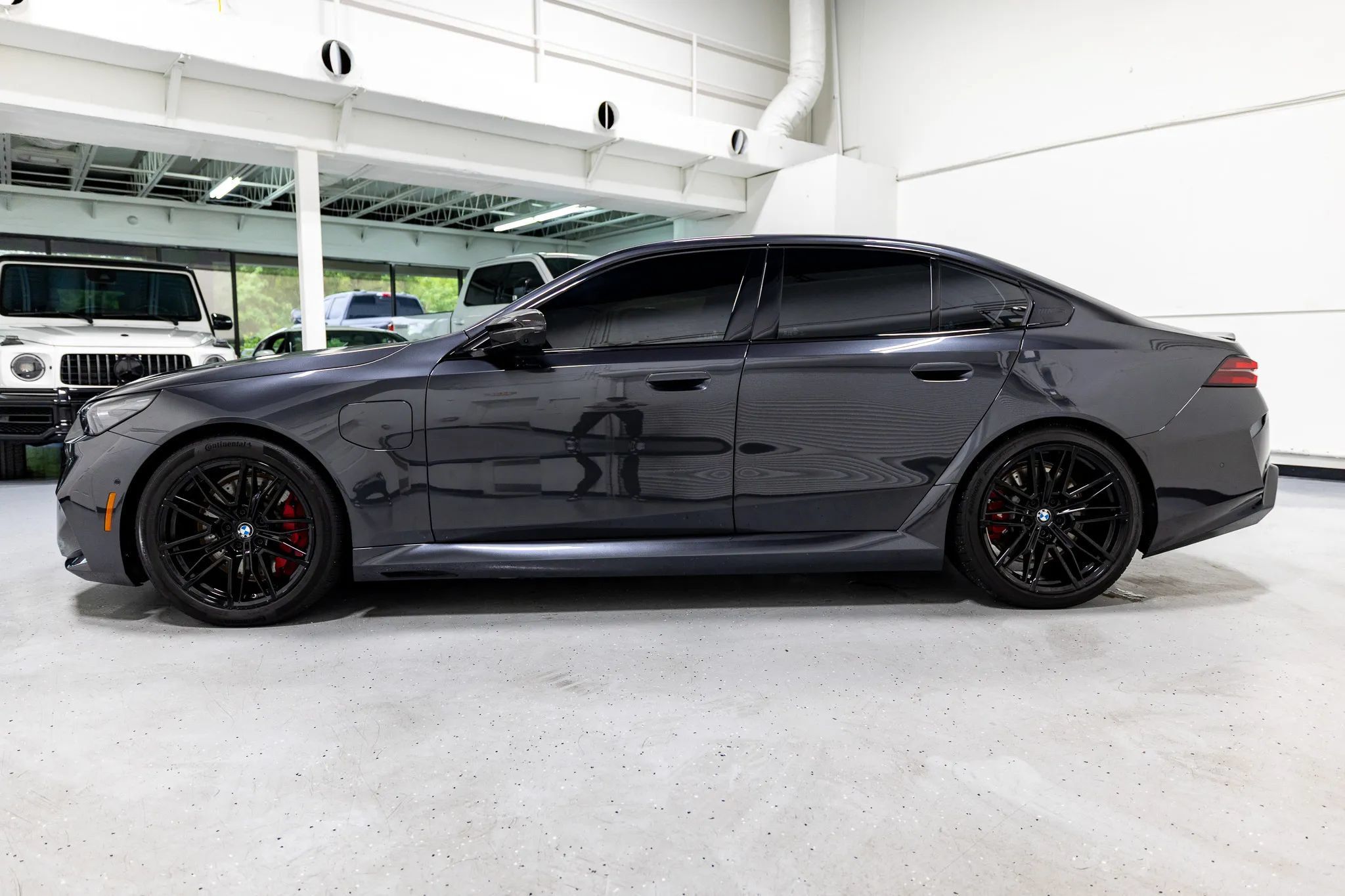 Used 2025 BMW M5 w/ Carbon Package AWD/4WD image 10